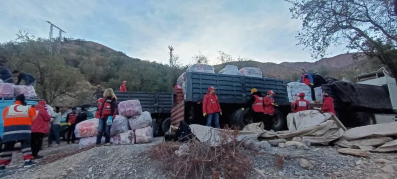 شاحنات المساعدات في الجبل